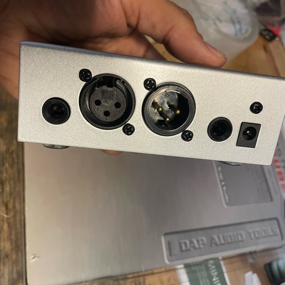 Stage cube is designed to provide a small microphone pre amp - Picture 3 of 6